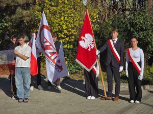 Read more about the article „Szkoła do hymnu” – wspólna chwila, która łączy