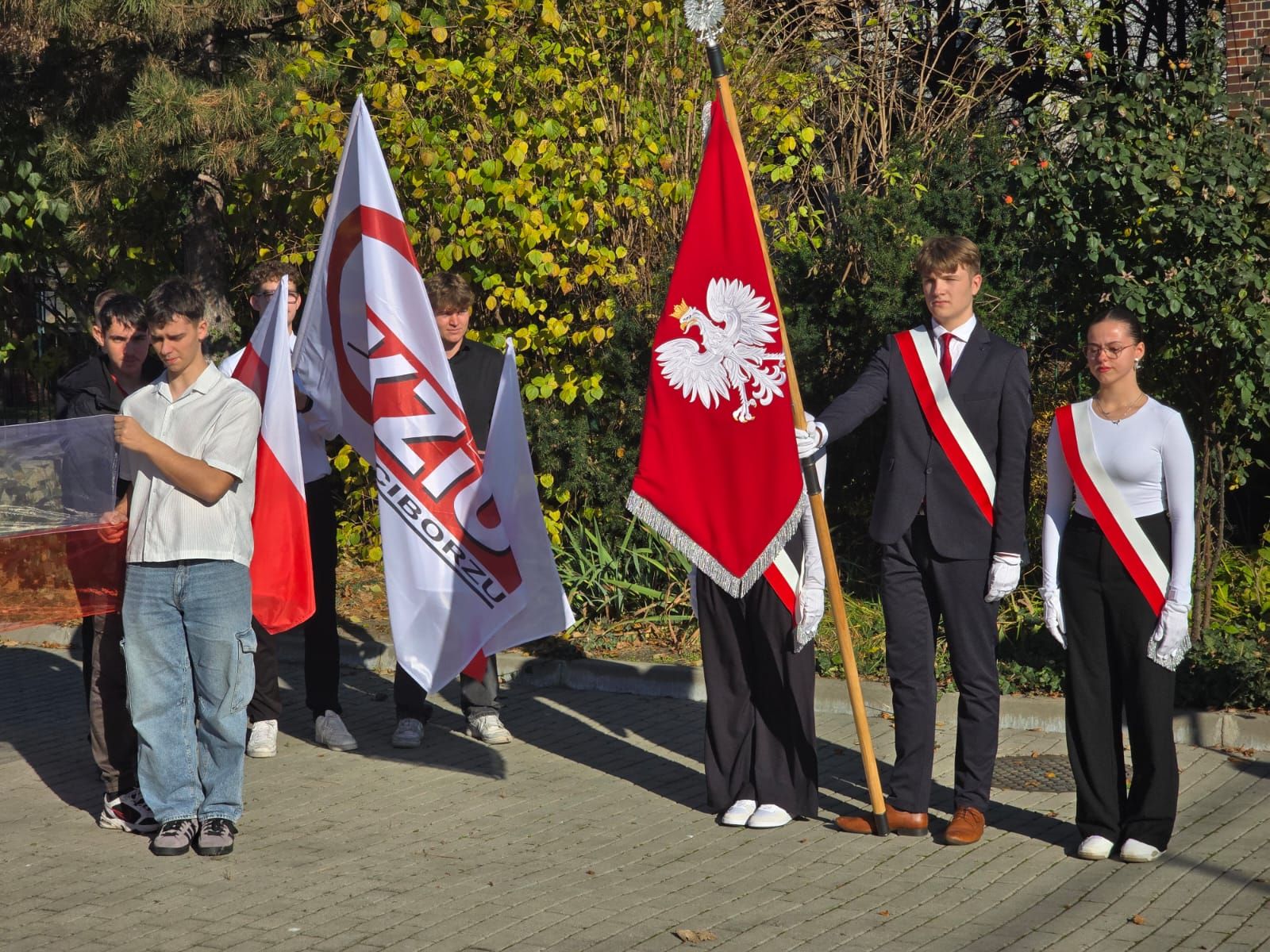 You are currently viewing „Szkoła do hymnu” – wspólna chwila, która łączy